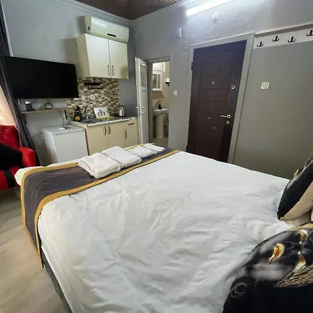 Bed and Breakfast Taksim Red *