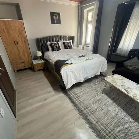 Bed & Breakfast Taksim Red *
